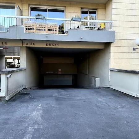 Neuf Avec Balcon Et Parking Prive *