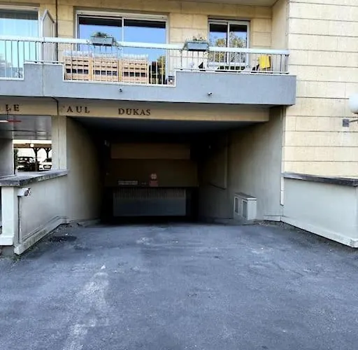 Neuf Avec Balcon Et Parking Prive *